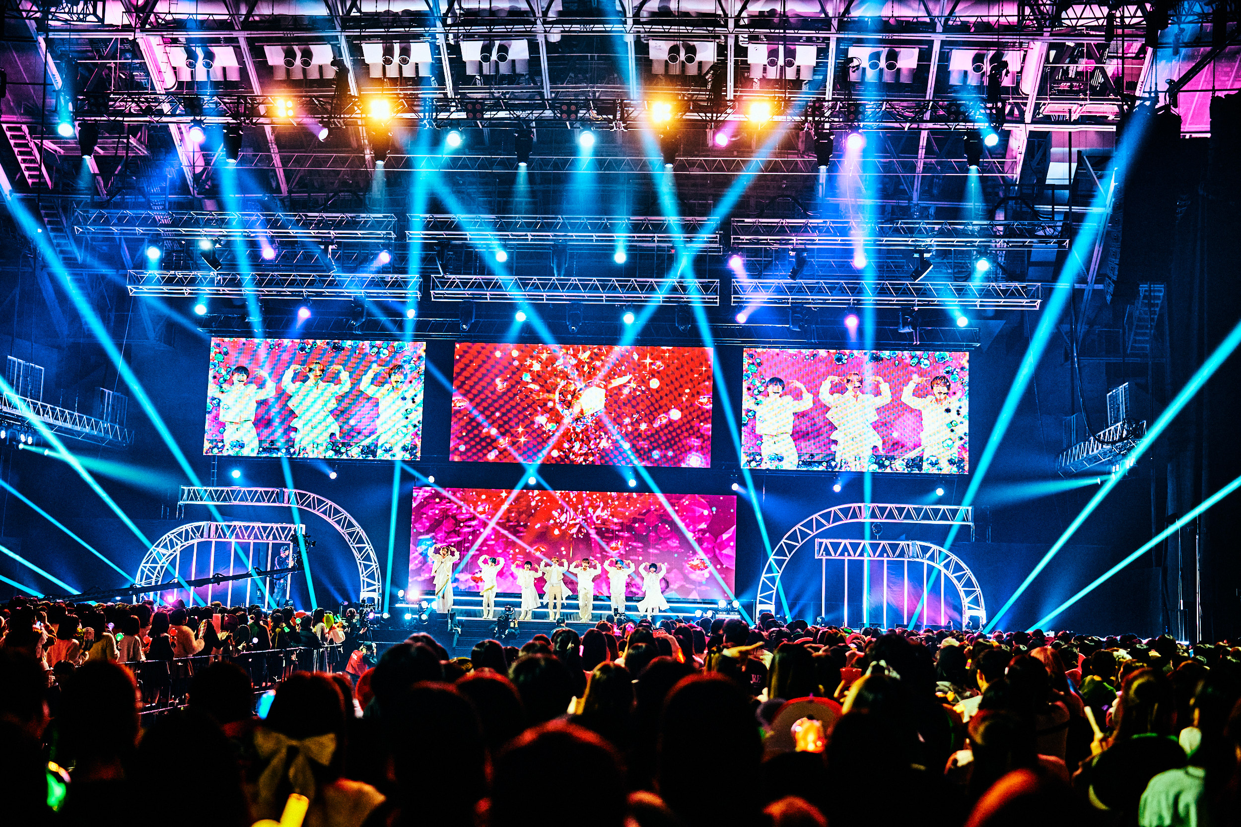 Naniwa Danshi's Heartfelt Performance at YouTube Fanfest 2025